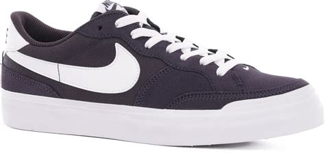 nike sb pogo schwarz|tactics nike sb pogo.